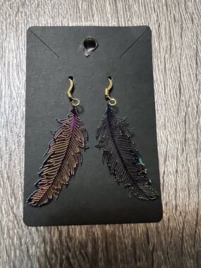 🇺🇸$3🇺🇸Iridescent Feather Dangle Earrings NIP